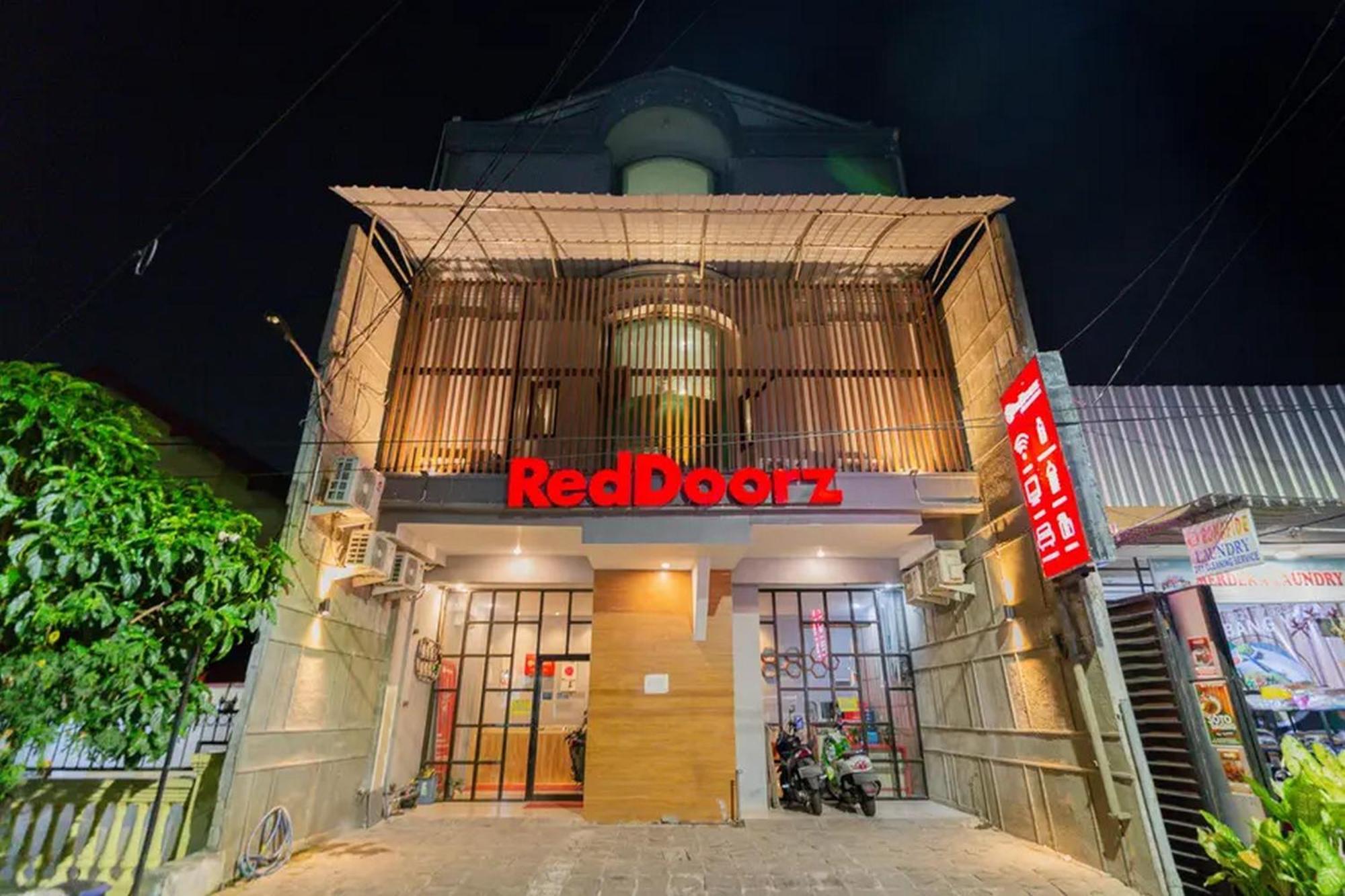 Reddoorz @ Manukan Сурабая Екстер'єр фото